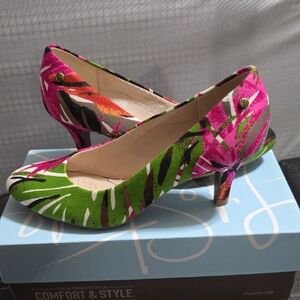 Life Stride Pink and Green Patterned Heels